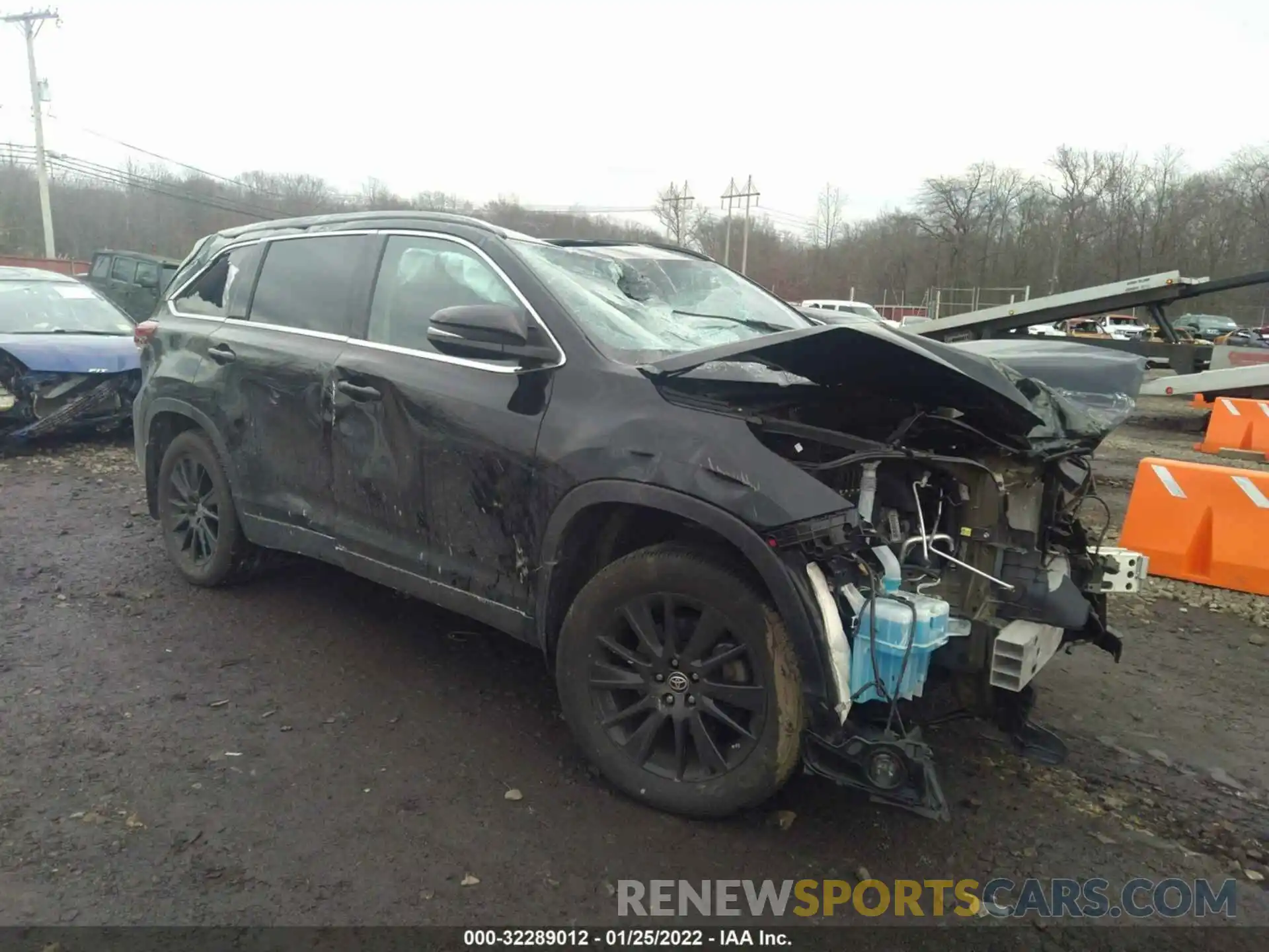 1 Photograph of a damaged car 5TDJZRFH3KS627707 TOYOTA HIGHLANDER 2019