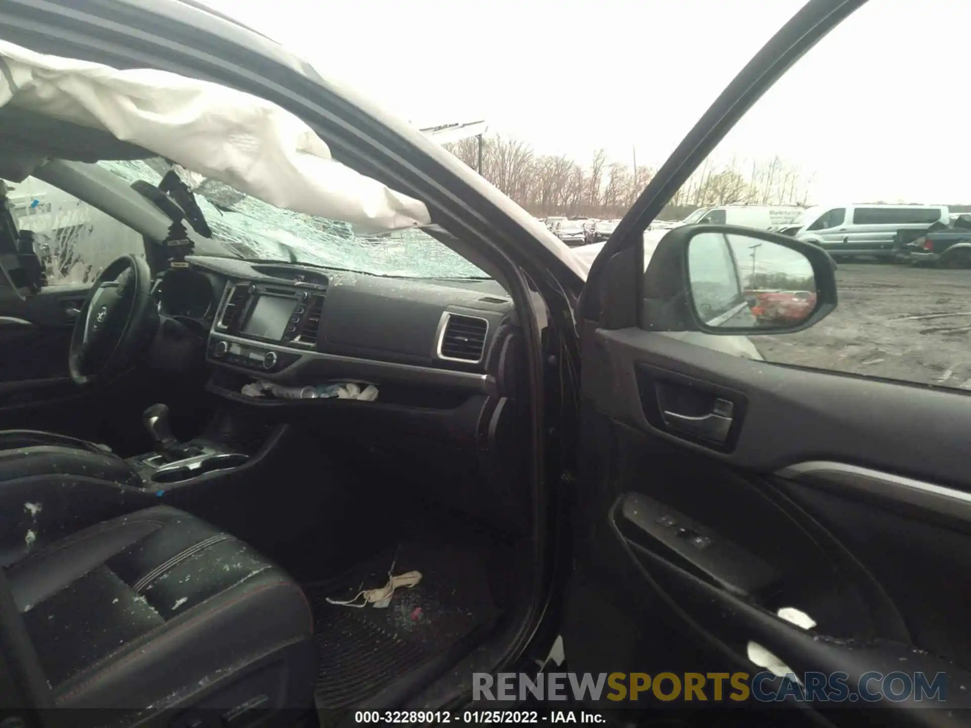 5 Photograph of a damaged car 5TDJZRFH3KS627707 TOYOTA HIGHLANDER 2019