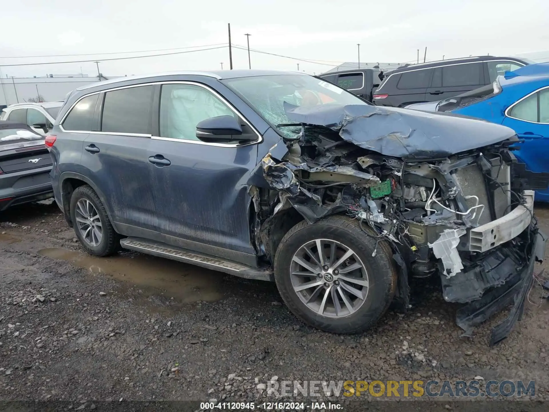 1 Photograph of a damaged car 5TDJZRFH3KS708576 TOYOTA HIGHLANDER 2019