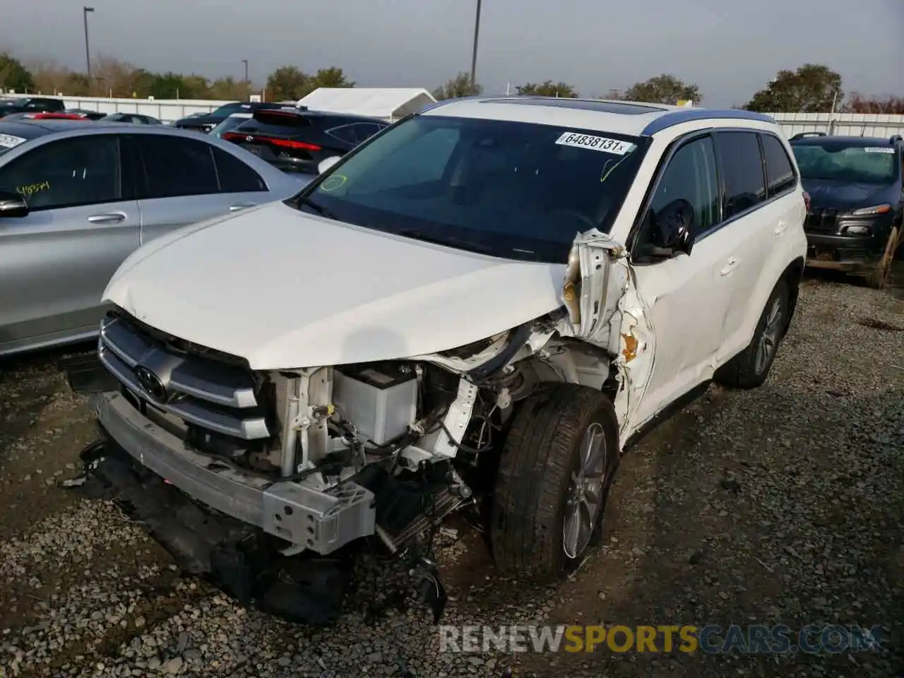 2 Photograph of a damaged car 5TDJZRFH3KS720713 TOYOTA HIGHLANDER 2019