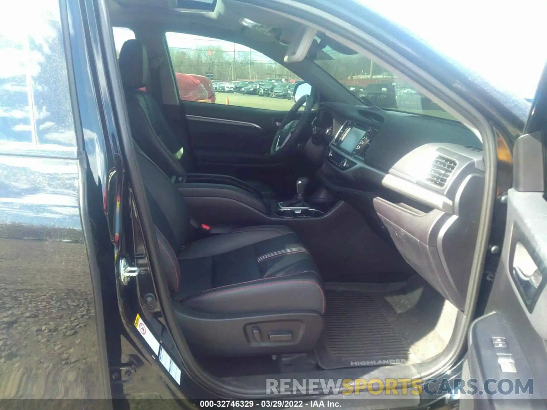 5 Photograph of a damaged car 5TDJZRFH3KS730223 TOYOTA HIGHLANDER 2019