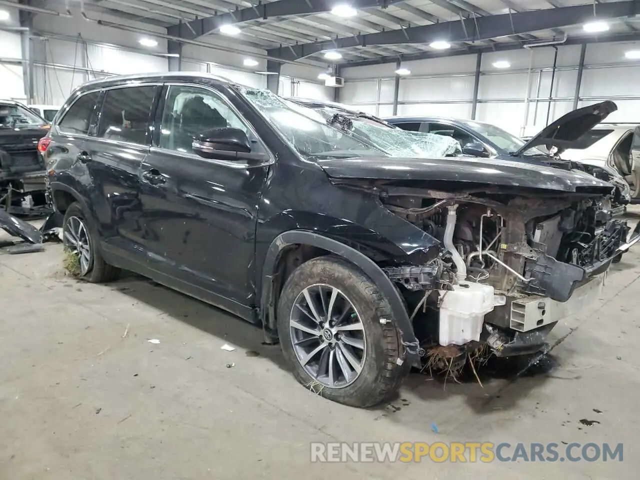 4 Photograph of a damaged car 5TDJZRFH3KS733994 TOYOTA HIGHLANDER 2019