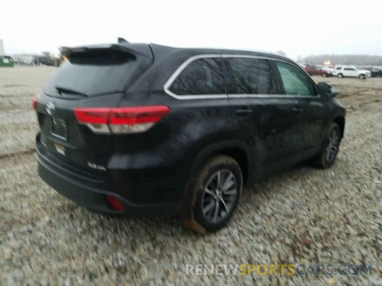 4 Photograph of a damaged car 5TDJZRFH3KS735423 TOYOTA HIGHLANDER 2019