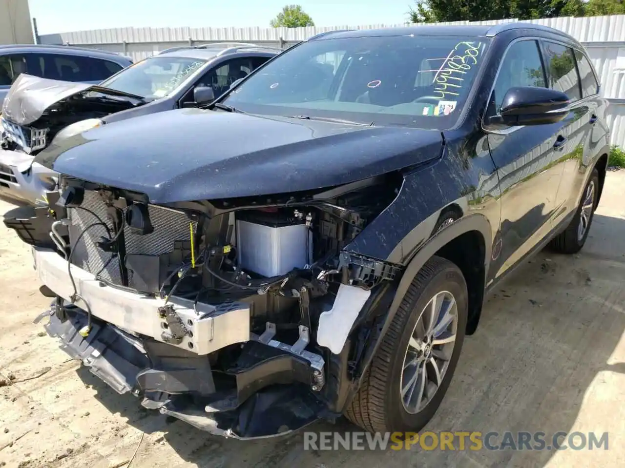 2 Photograph of a damaged car 5TDJZRFH3KS736071 TOYOTA HIGHLANDER 2019