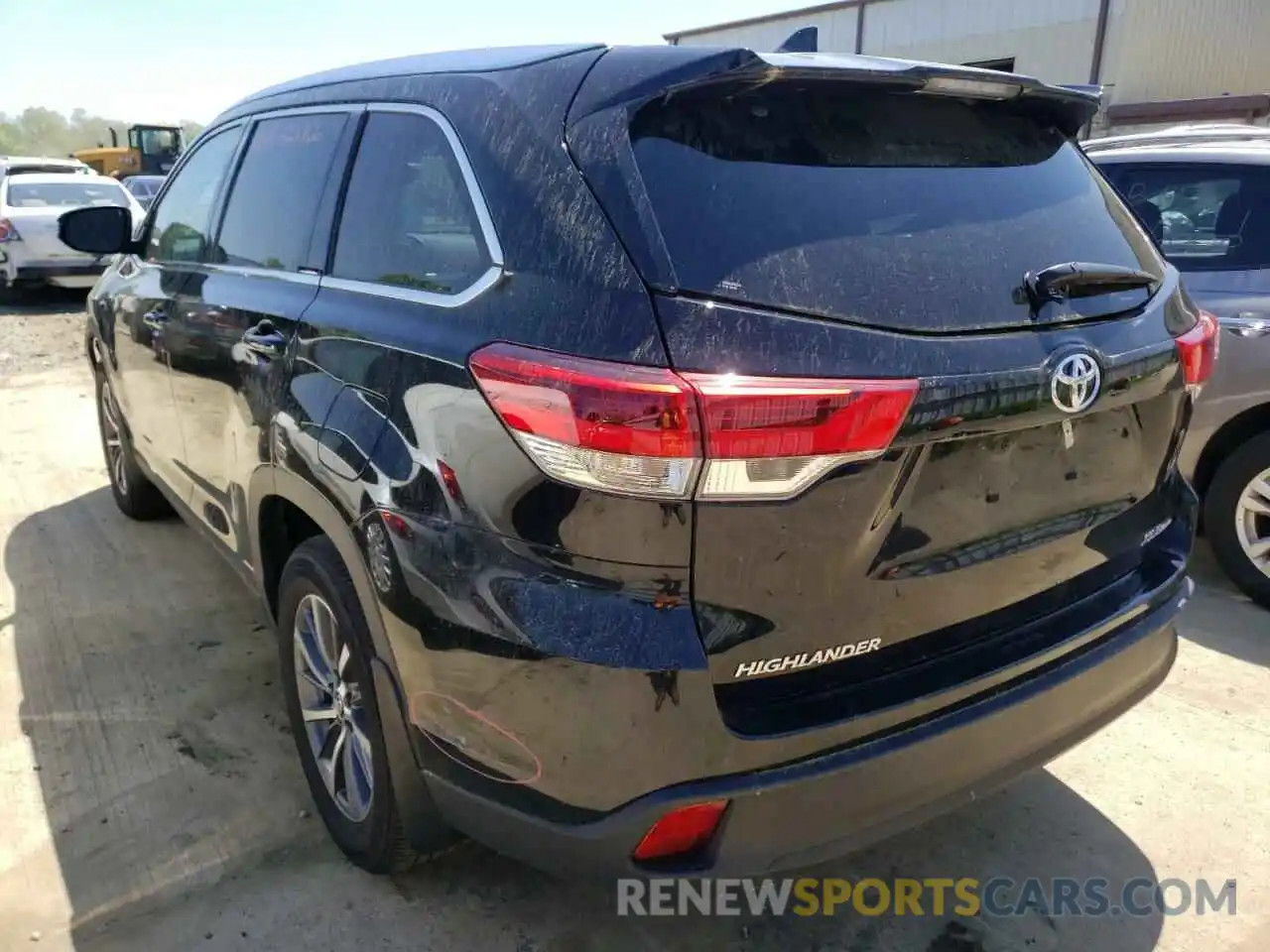 3 Photograph of a damaged car 5TDJZRFH3KS736071 TOYOTA HIGHLANDER 2019