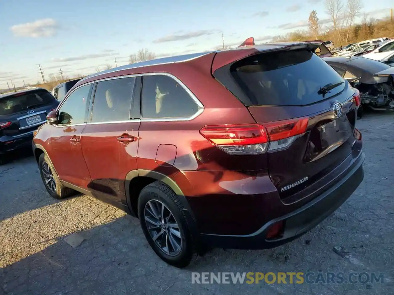 2 Photograph of a damaged car 5TDJZRFH3KS743103 TOYOTA HIGHLANDER 2019