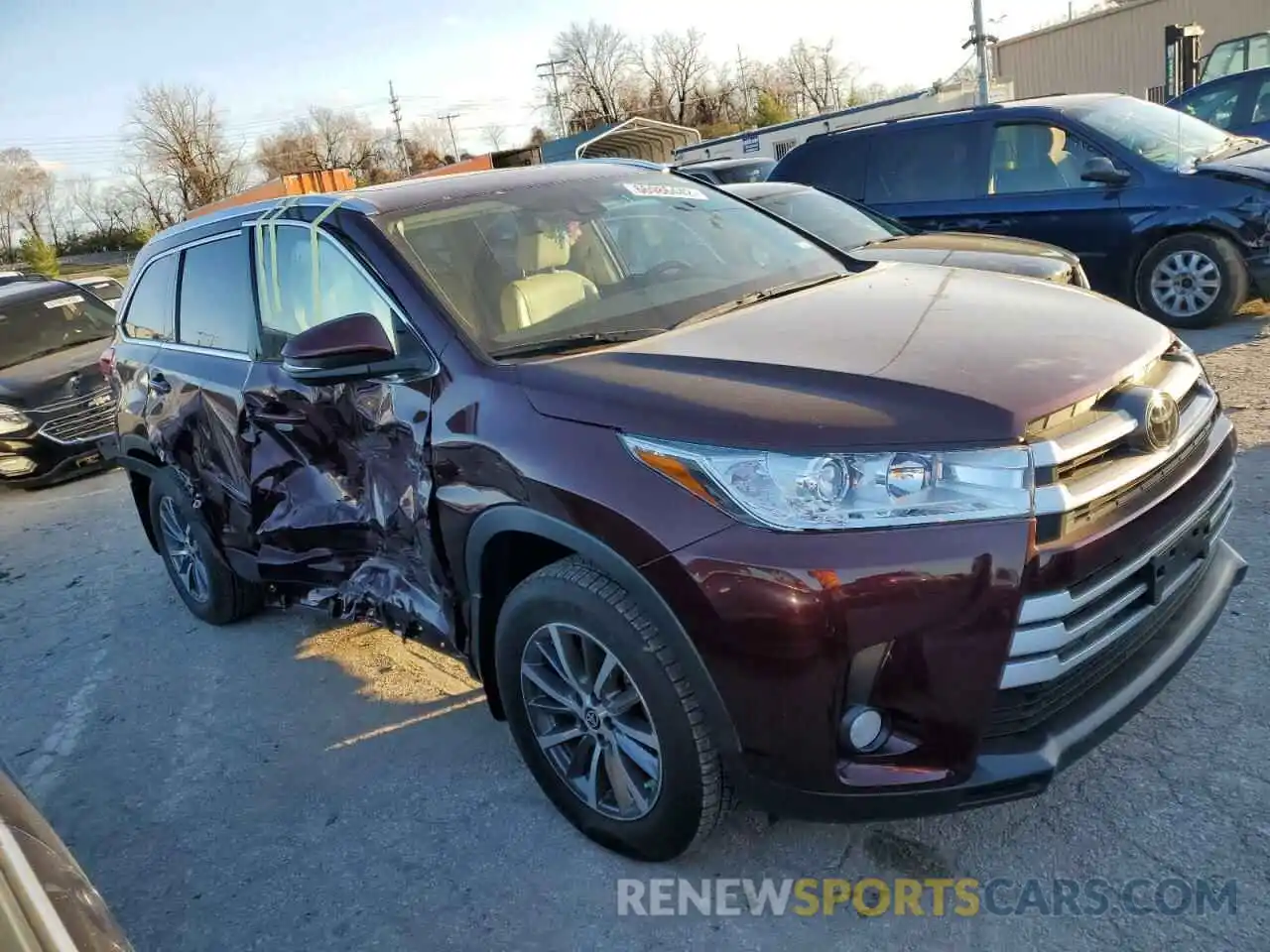 4 Photograph of a damaged car 5TDJZRFH3KS743103 TOYOTA HIGHLANDER 2019