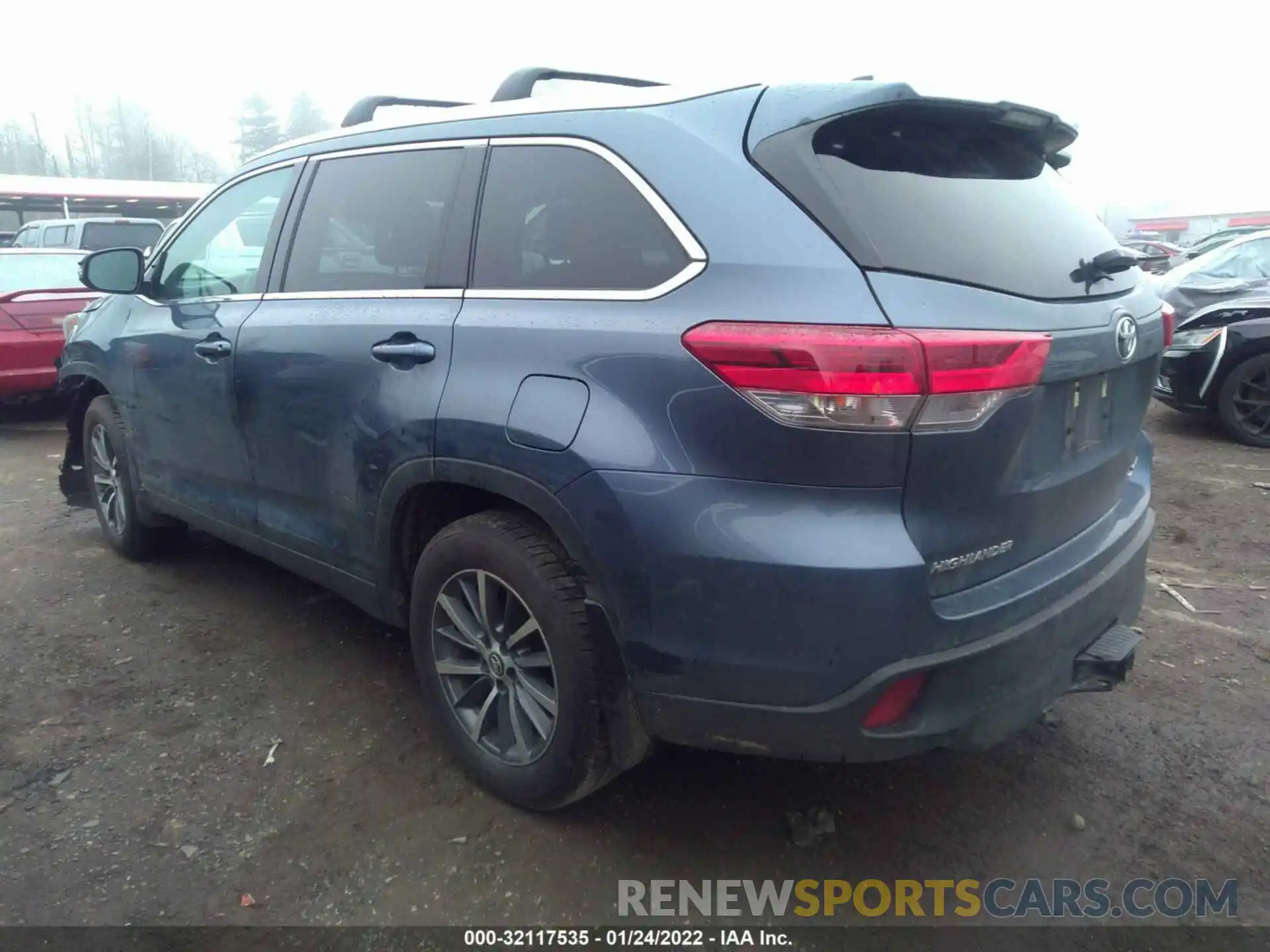 3 Photograph of a damaged car 5TDJZRFH3KS928283 TOYOTA HIGHLANDER 2019