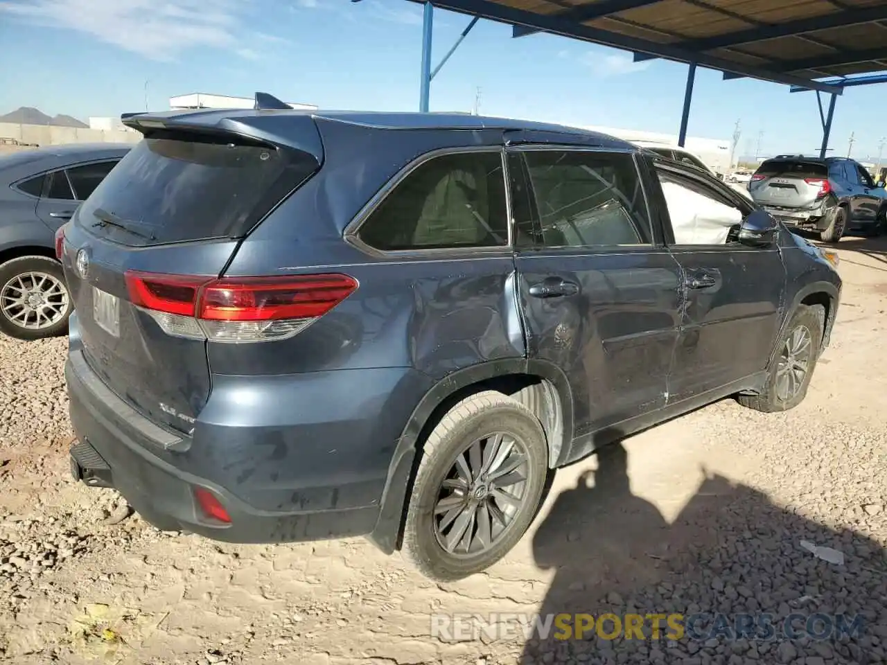 3 Photograph of a damaged car 5TDJZRFH3KS929840 TOYOTA HIGHLANDER 2019