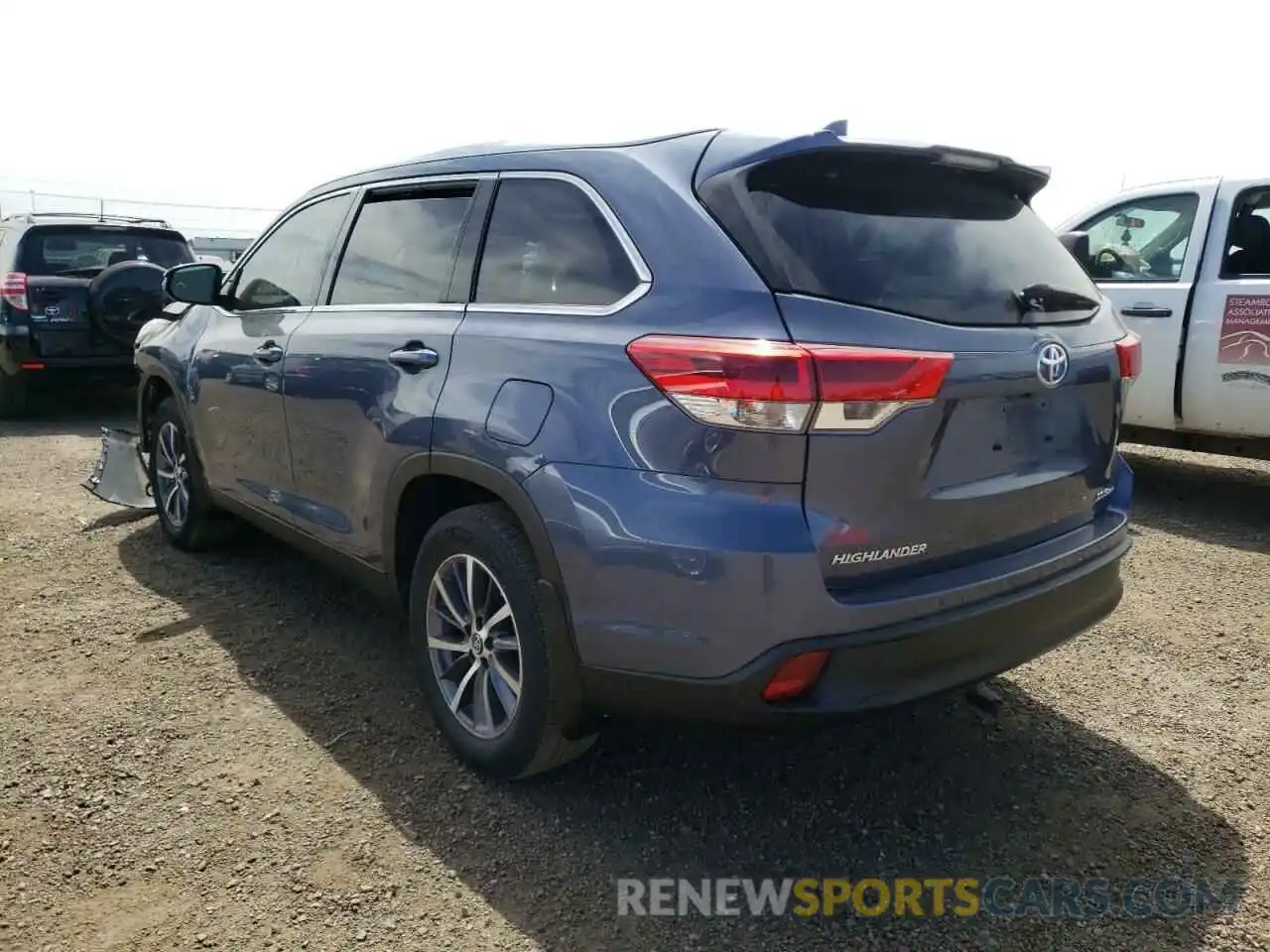 3 Photograph of a damaged car 5TDJZRFH3KS940885 TOYOTA HIGHLANDER 2019