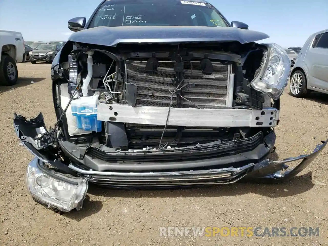 9 Photograph of a damaged car 5TDJZRFH3KS940885 TOYOTA HIGHLANDER 2019