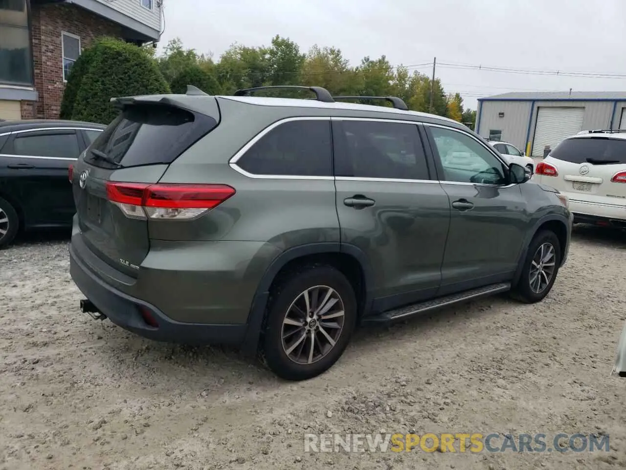 3 Photograph of a damaged car 5TDJZRFH3KS948131 TOYOTA HIGHLANDER 2019