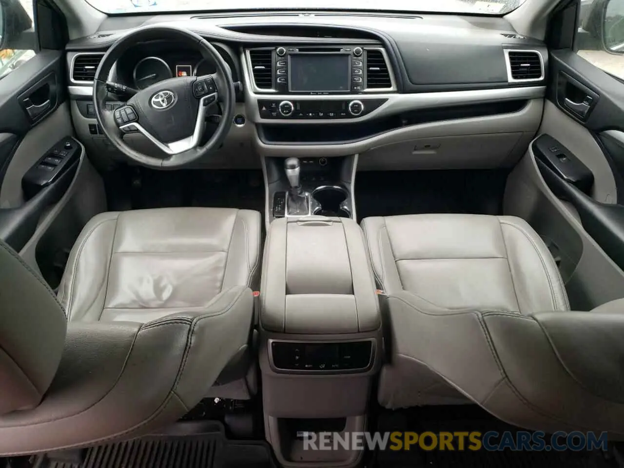 8 Photograph of a damaged car 5TDJZRFH3KS948131 TOYOTA HIGHLANDER 2019