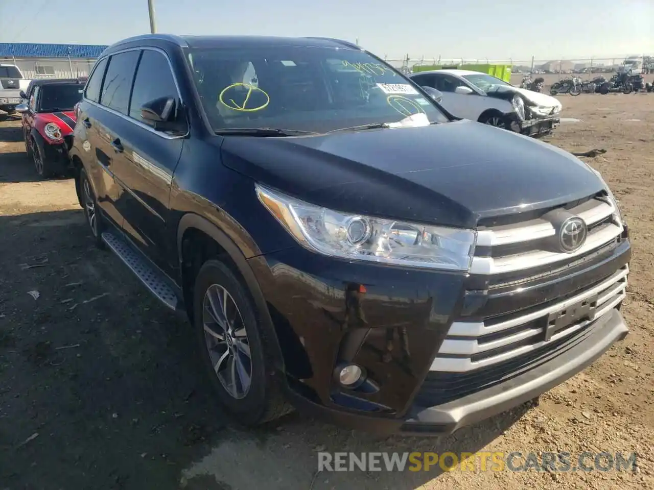 1 Photograph of a damaged car 5TDJZRFH3KS949313 TOYOTA HIGHLANDER 2019