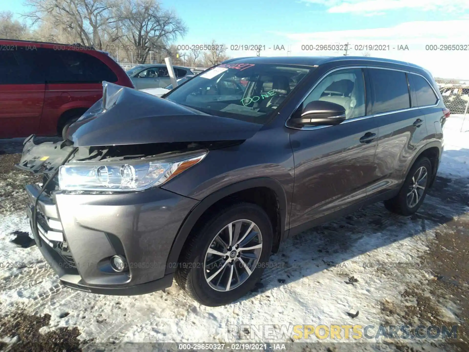 2 Photograph of a damaged car 5TDJZRFH3KS949991 TOYOTA HIGHLANDER 2019