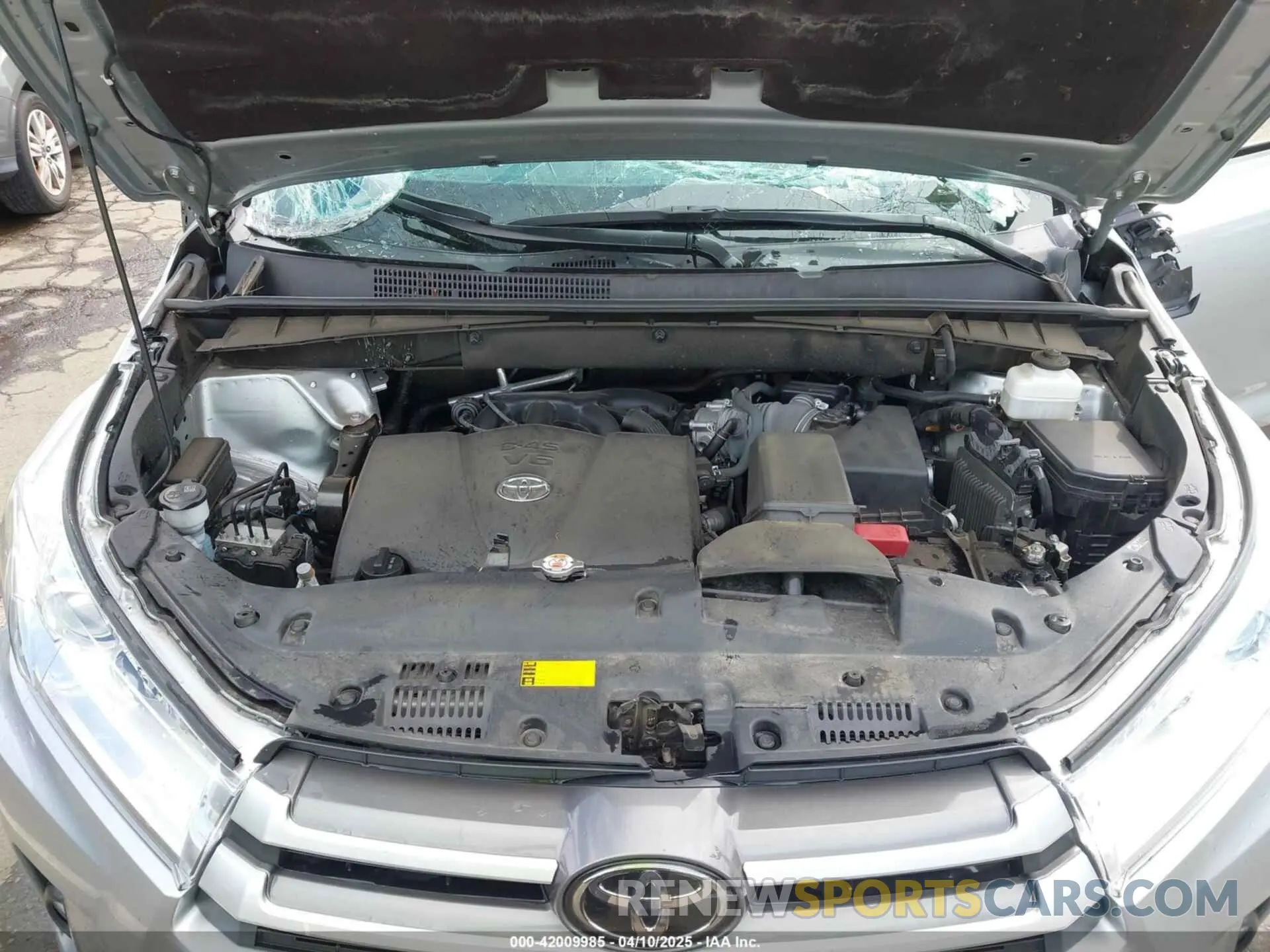 10 Photograph of a damaged car 5TDJZRFH3KS951790 TOYOTA HIGHLANDER 2019