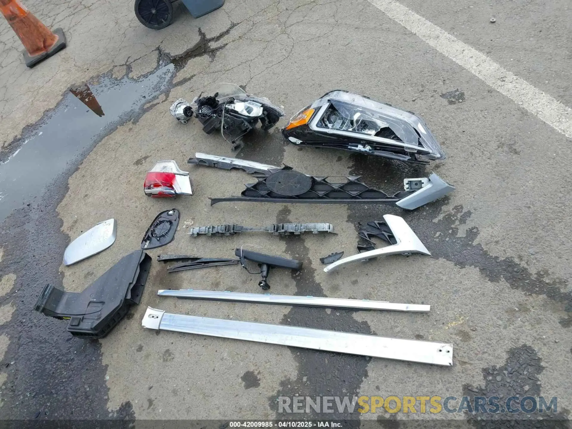 12 Photograph of a damaged car 5TDJZRFH3KS951790 TOYOTA HIGHLANDER 2019