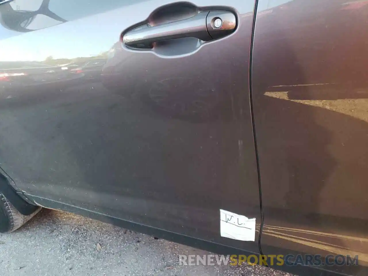 9 Photograph of a damaged car 5TDJZRFH3KS952308 TOYOTA HIGHLANDER 2019