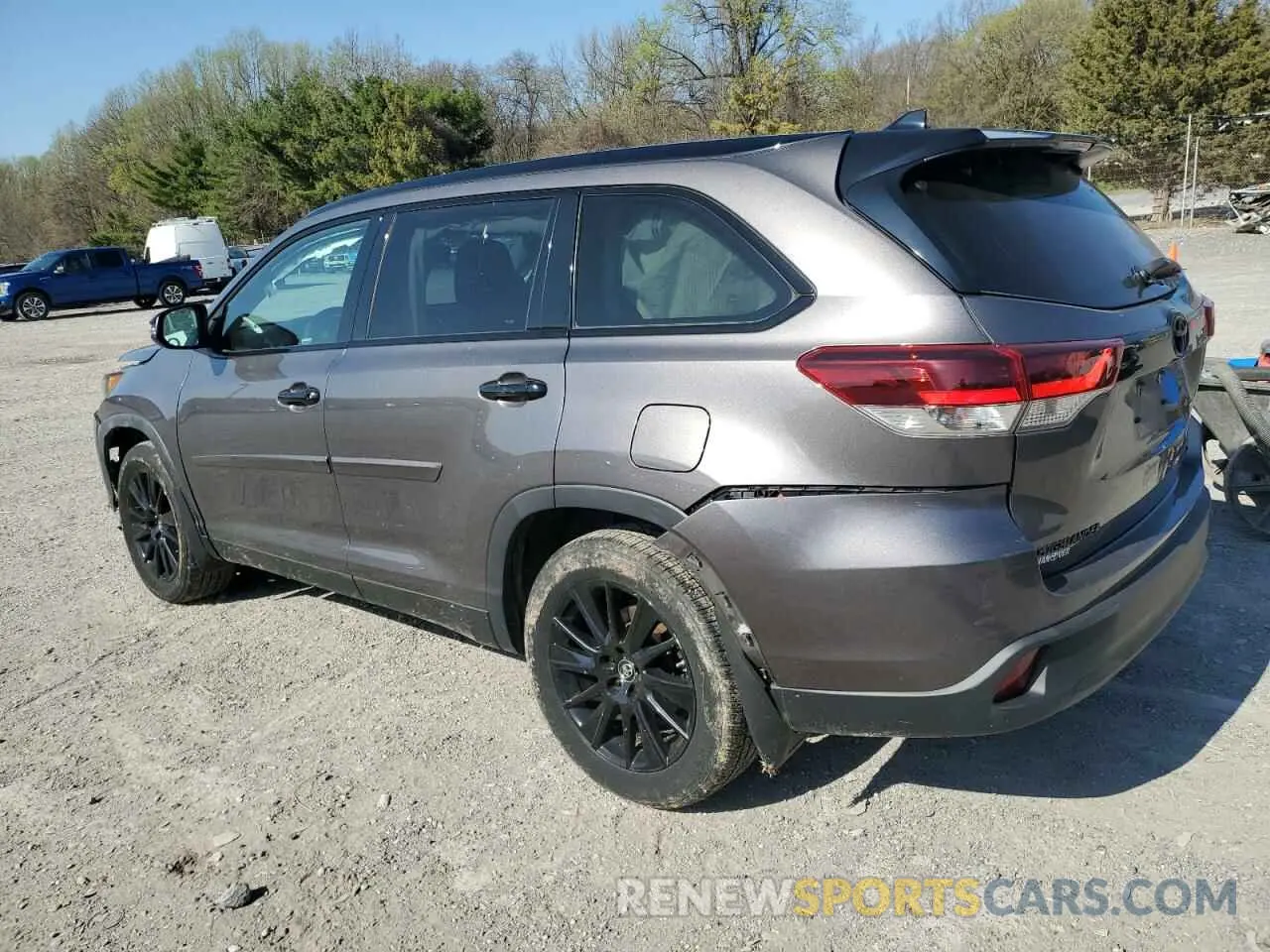 2 Photograph of a damaged car 5TDJZRFH3KS964295 TOYOTA HIGHLANDER 2019