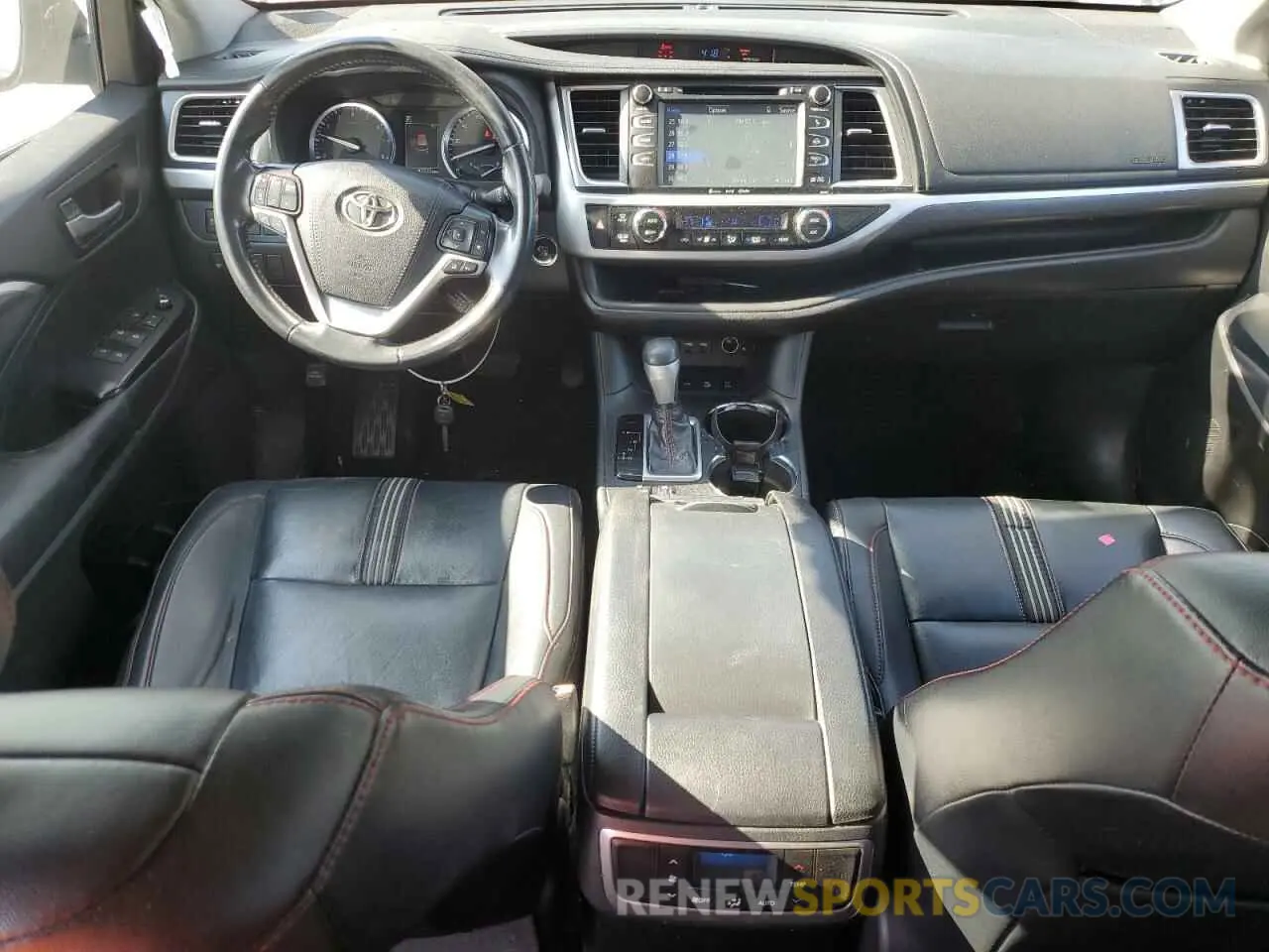 8 Photograph of a damaged car 5TDJZRFH3KS964295 TOYOTA HIGHLANDER 2019