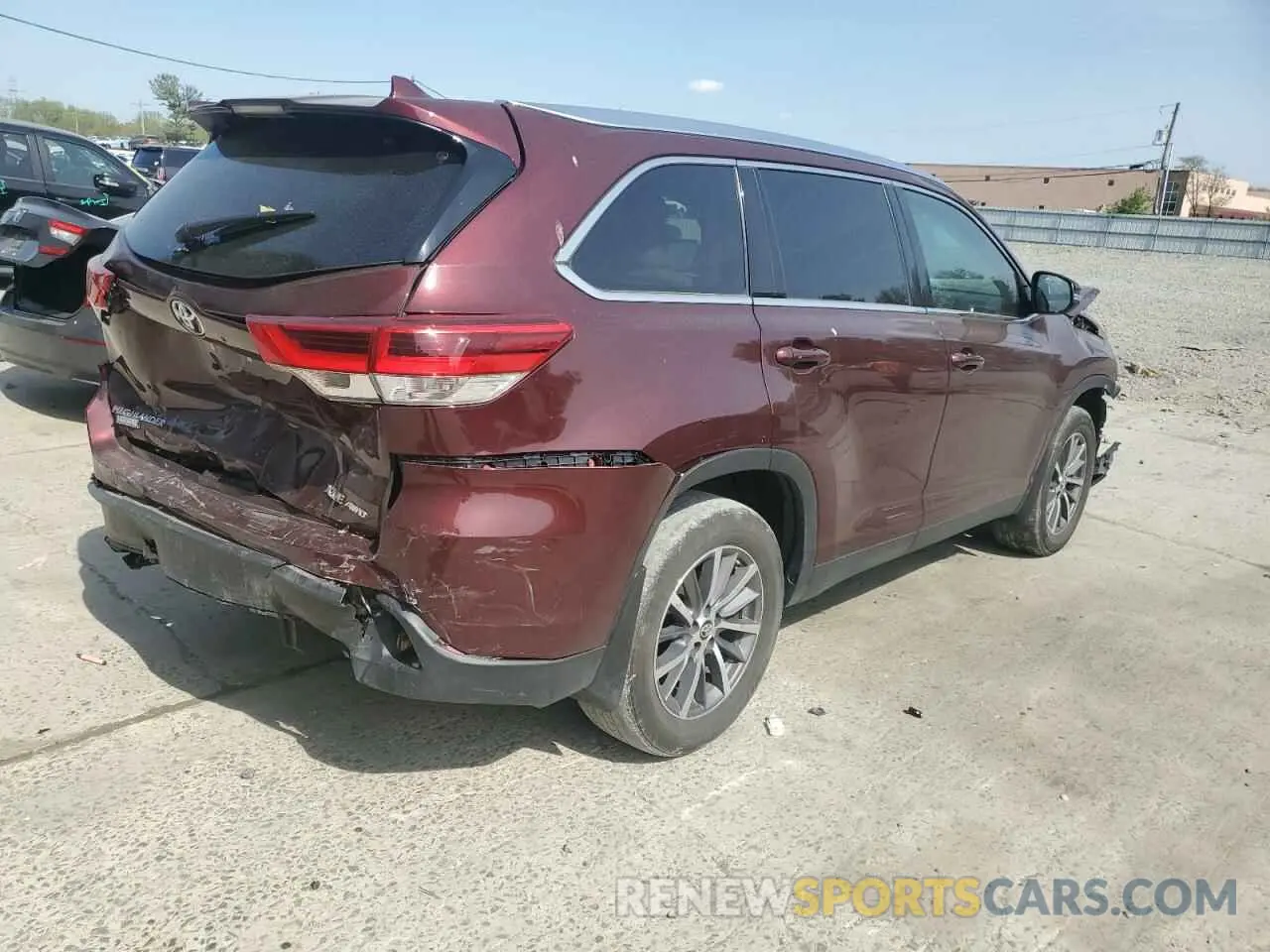 3 Photograph of a damaged car 5TDJZRFH3KS967410 TOYOTA HIGHLANDER 2019