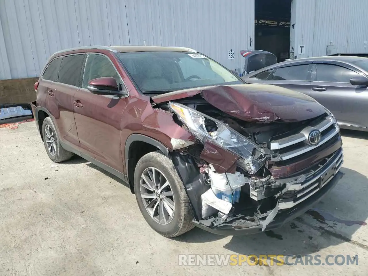 4 Photograph of a damaged car 5TDJZRFH3KS967410 TOYOTA HIGHLANDER 2019