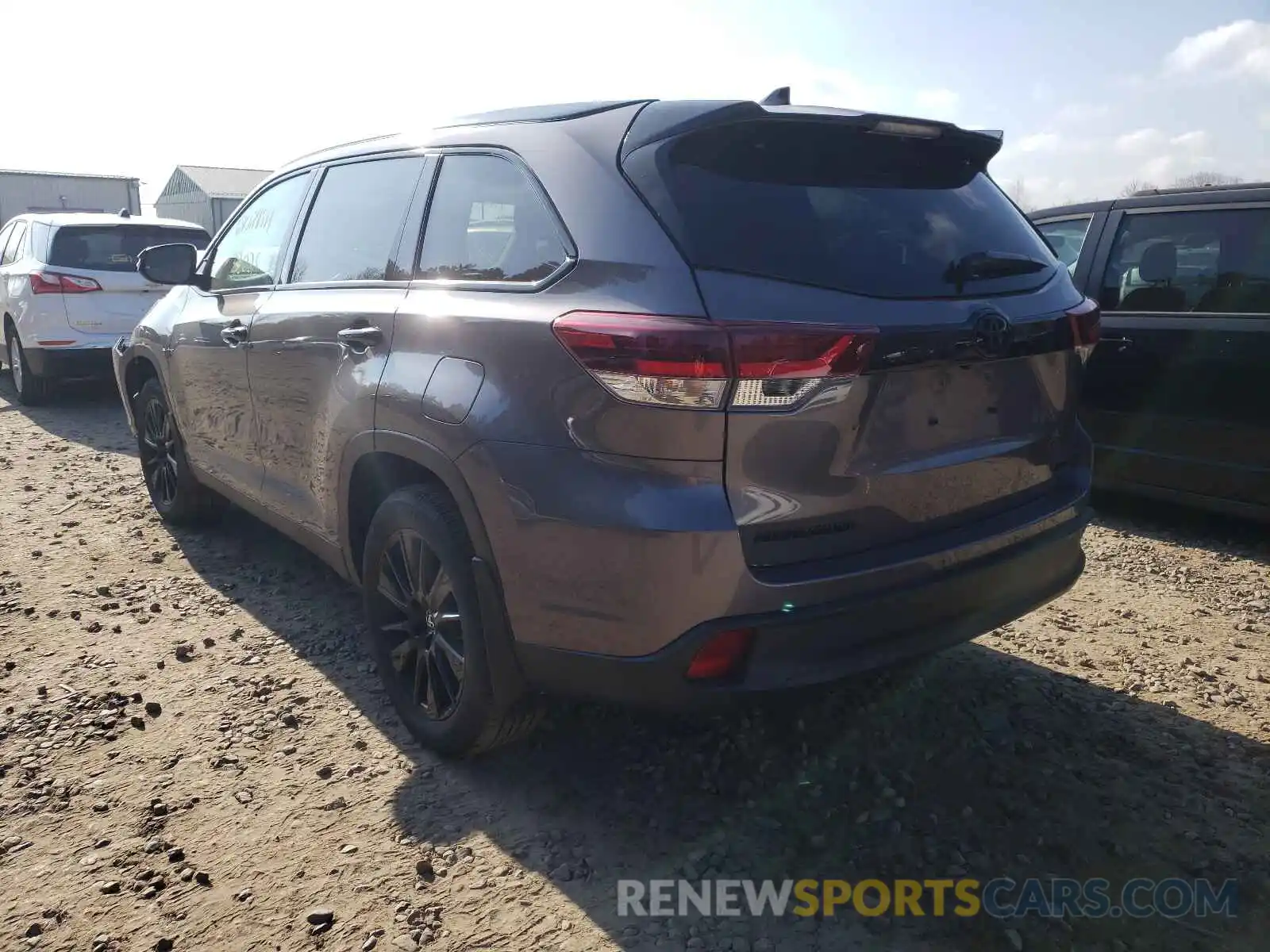 3 Photograph of a damaged car 5TDJZRFH3KS967651 TOYOTA HIGHLANDER 2019