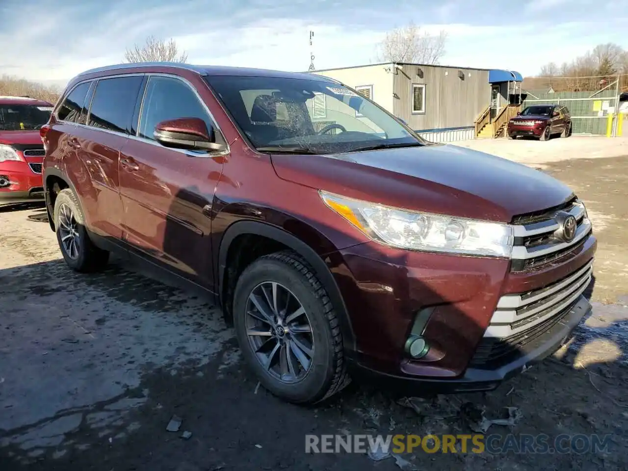 4 Photograph of a damaged car 5TDJZRFH3KS987804 TOYOTA HIGHLANDER 2019