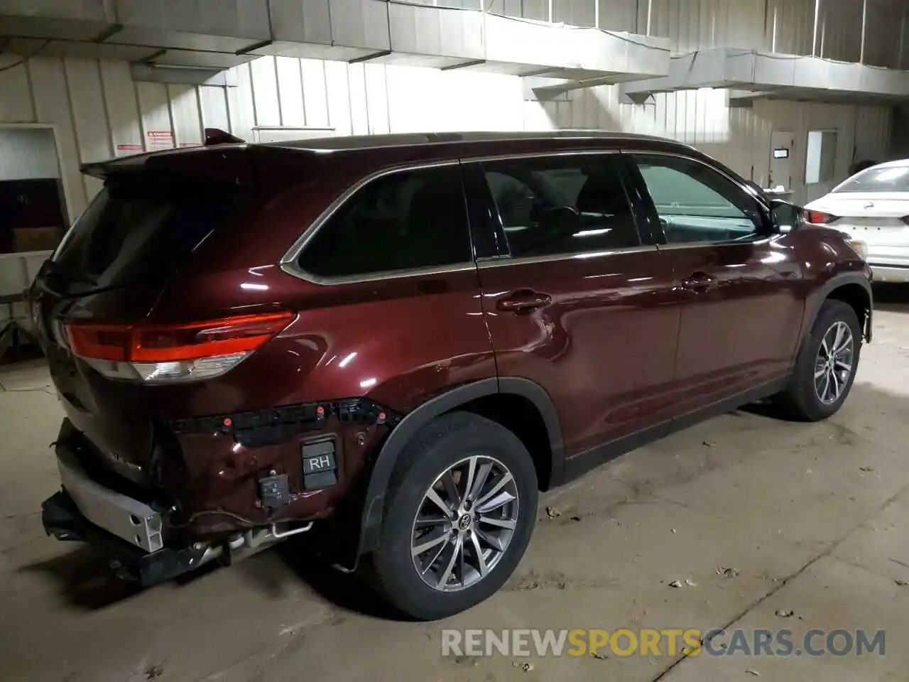 3 Photograph of a damaged car 5TDJZRFH3KS990976 TOYOTA HIGHLANDER 2019