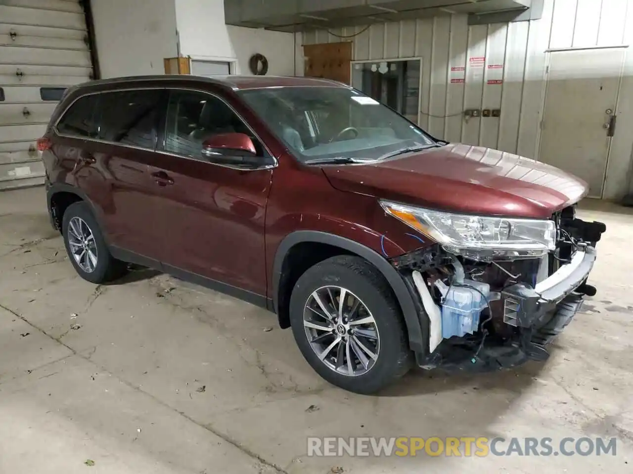 4 Photograph of a damaged car 5TDJZRFH3KS990976 TOYOTA HIGHLANDER 2019