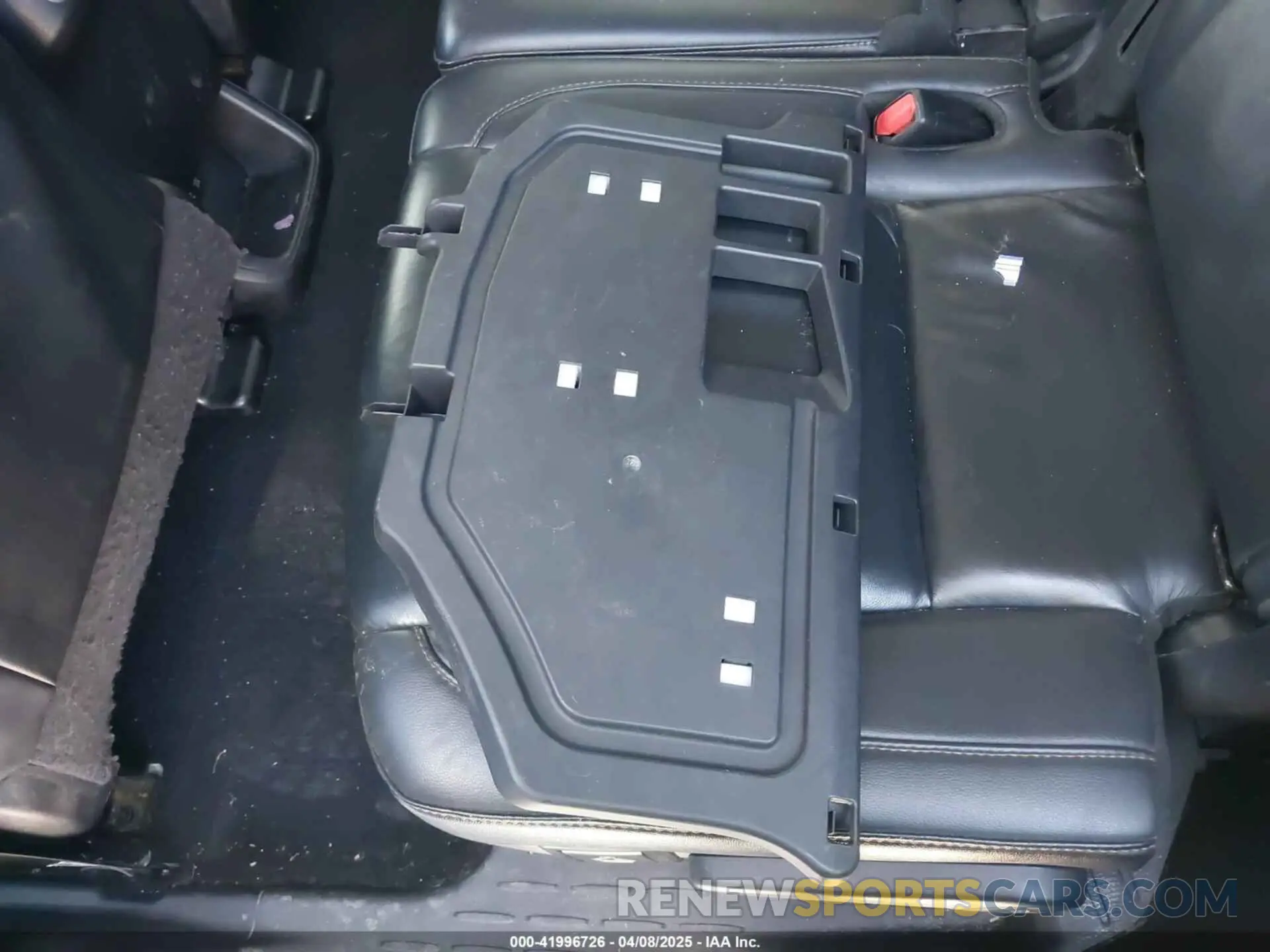 12 Photograph of a damaged car 5TDJZRFH4KS568084 TOYOTA HIGHLANDER 2019