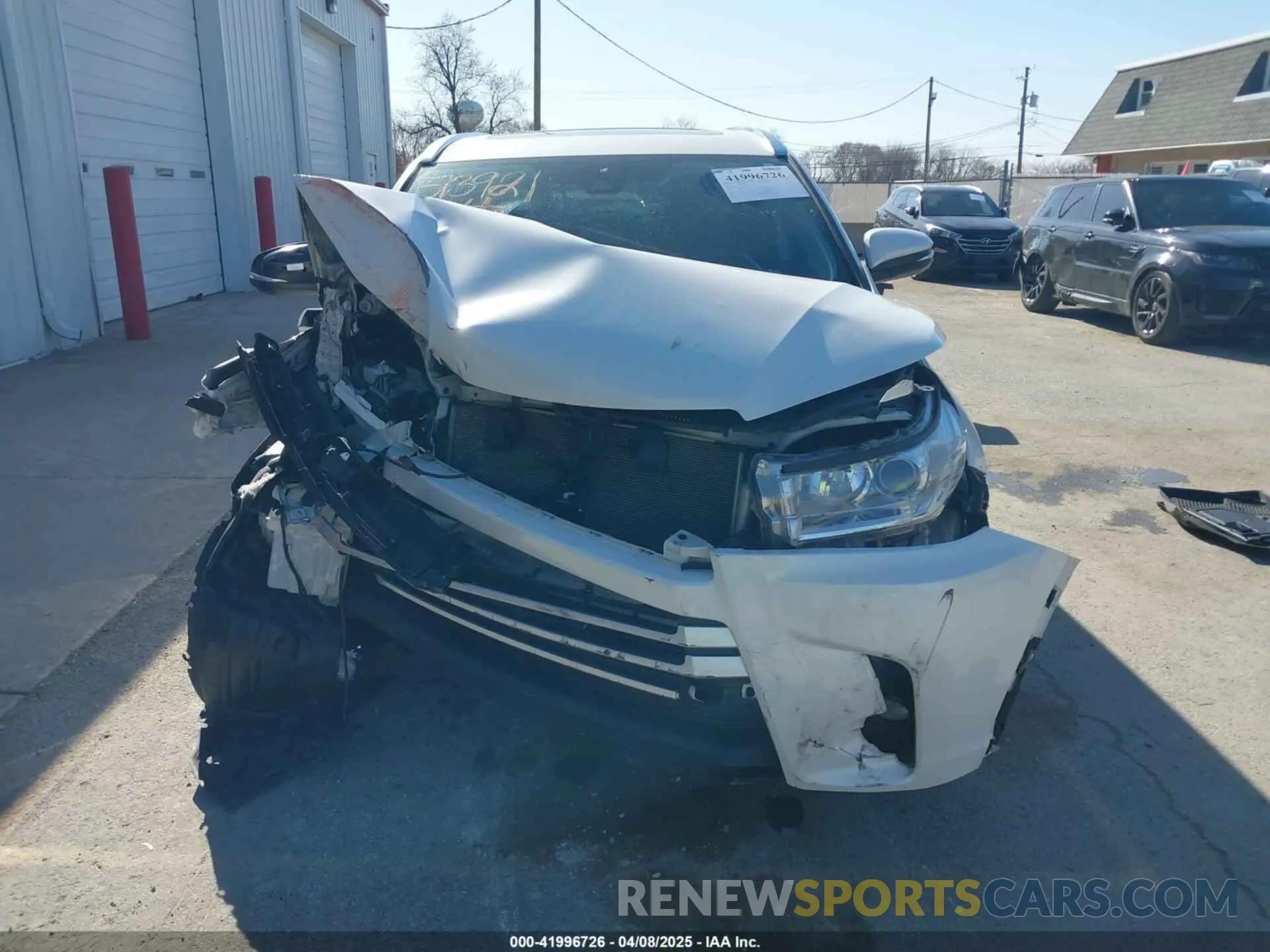 13 Photograph of a damaged car 5TDJZRFH4KS568084 TOYOTA HIGHLANDER 2019