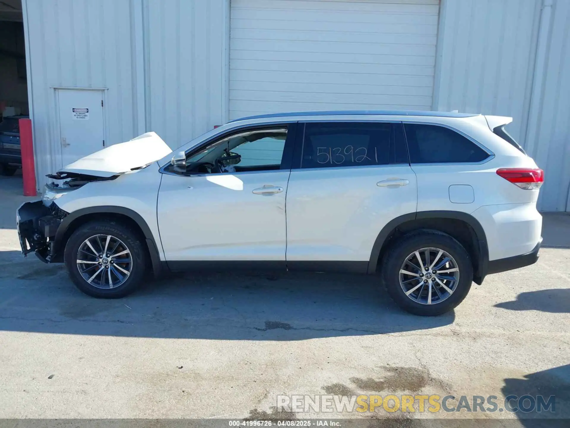 15 Photograph of a damaged car 5TDJZRFH4KS568084 TOYOTA HIGHLANDER 2019