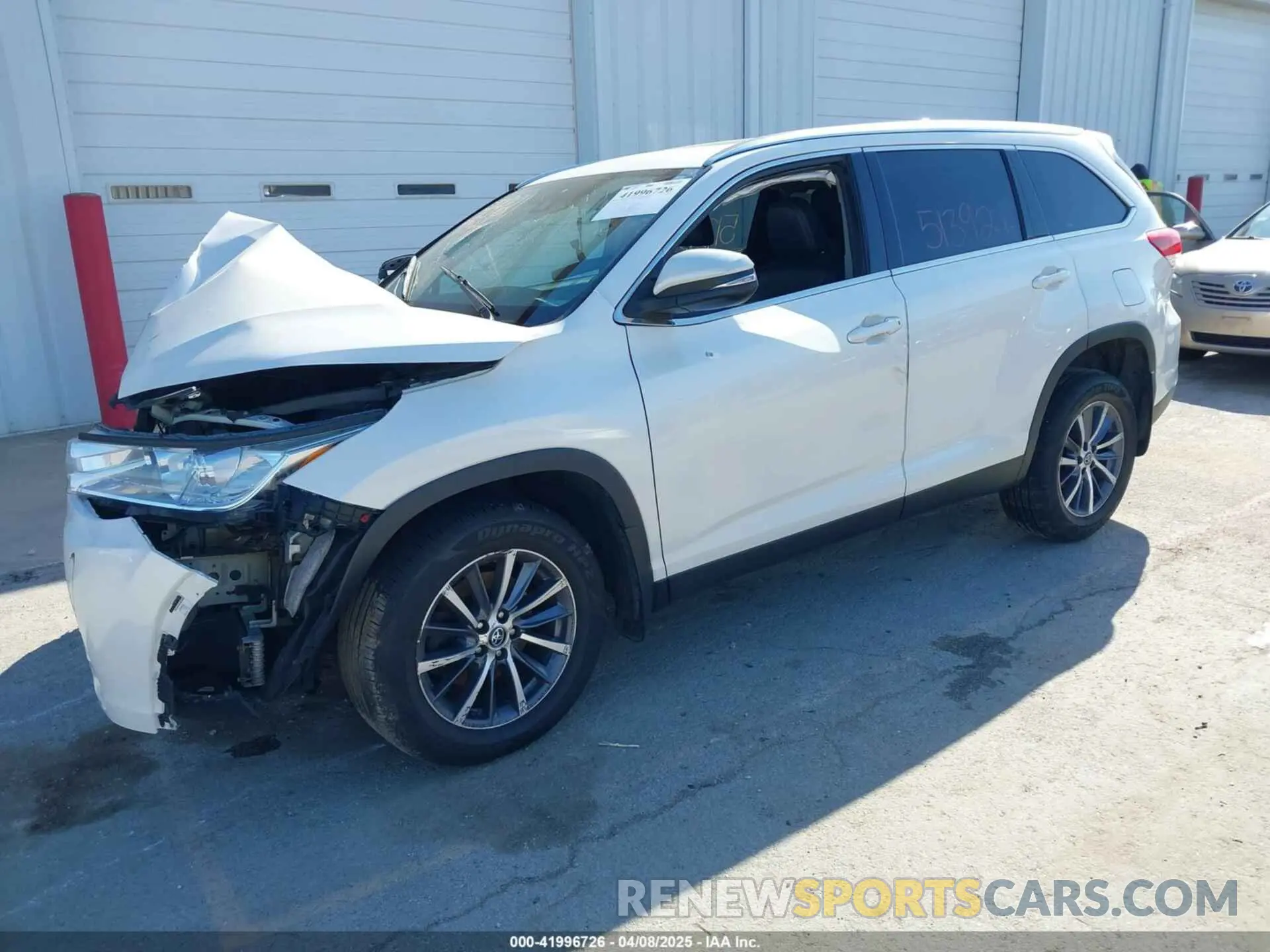 2 Photograph of a damaged car 5TDJZRFH4KS568084 TOYOTA HIGHLANDER 2019