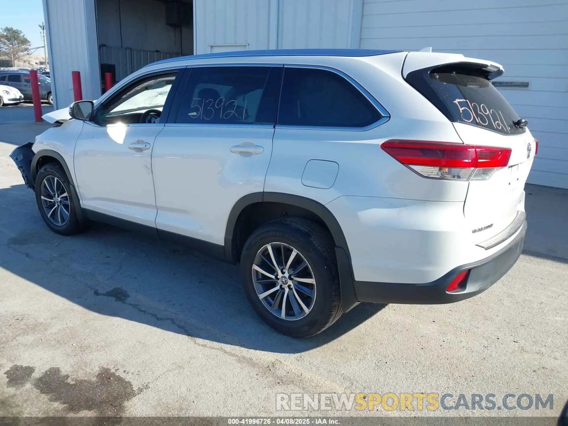 3 Photograph of a damaged car 5TDJZRFH4KS568084 TOYOTA HIGHLANDER 2019