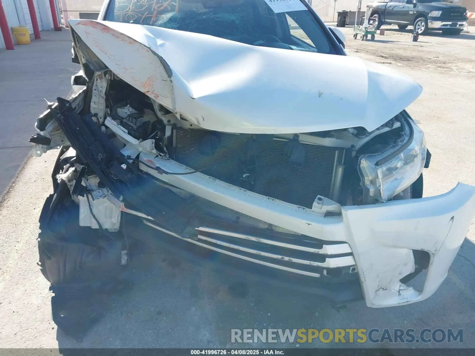 6 Photograph of a damaged car 5TDJZRFH4KS568084 TOYOTA HIGHLANDER 2019