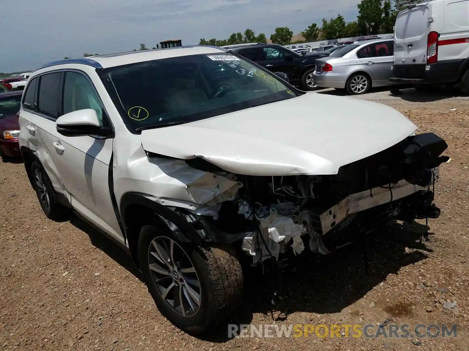 1 Photograph of a damaged car 5TDJZRFH4KS568263 TOYOTA HIGHLANDER 2019