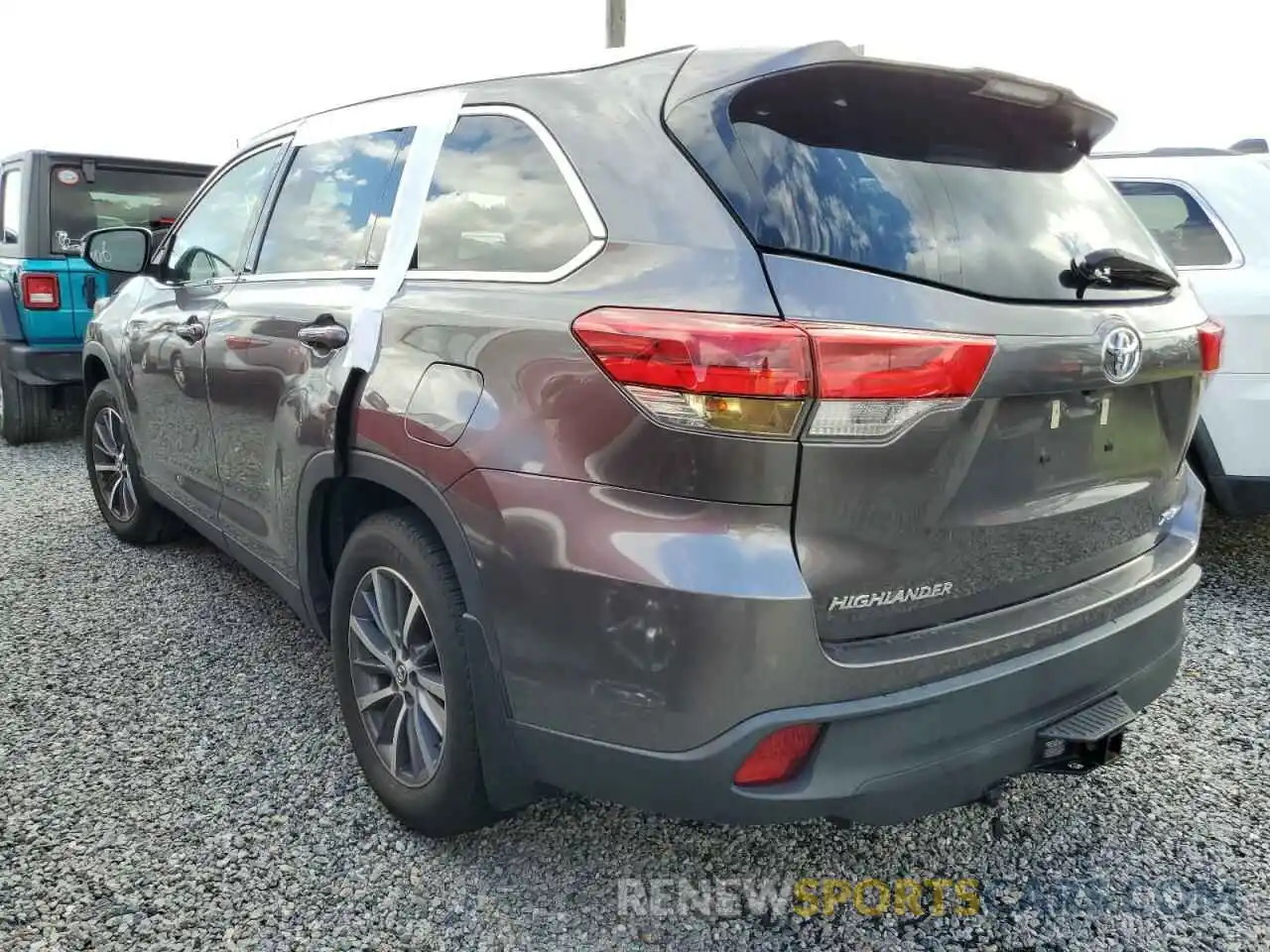 3 Photograph of a damaged car 5TDJZRFH4KS570160 TOYOTA HIGHLANDER 2019