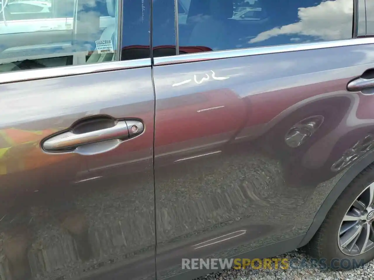 9 Photograph of a damaged car 5TDJZRFH4KS570160 TOYOTA HIGHLANDER 2019