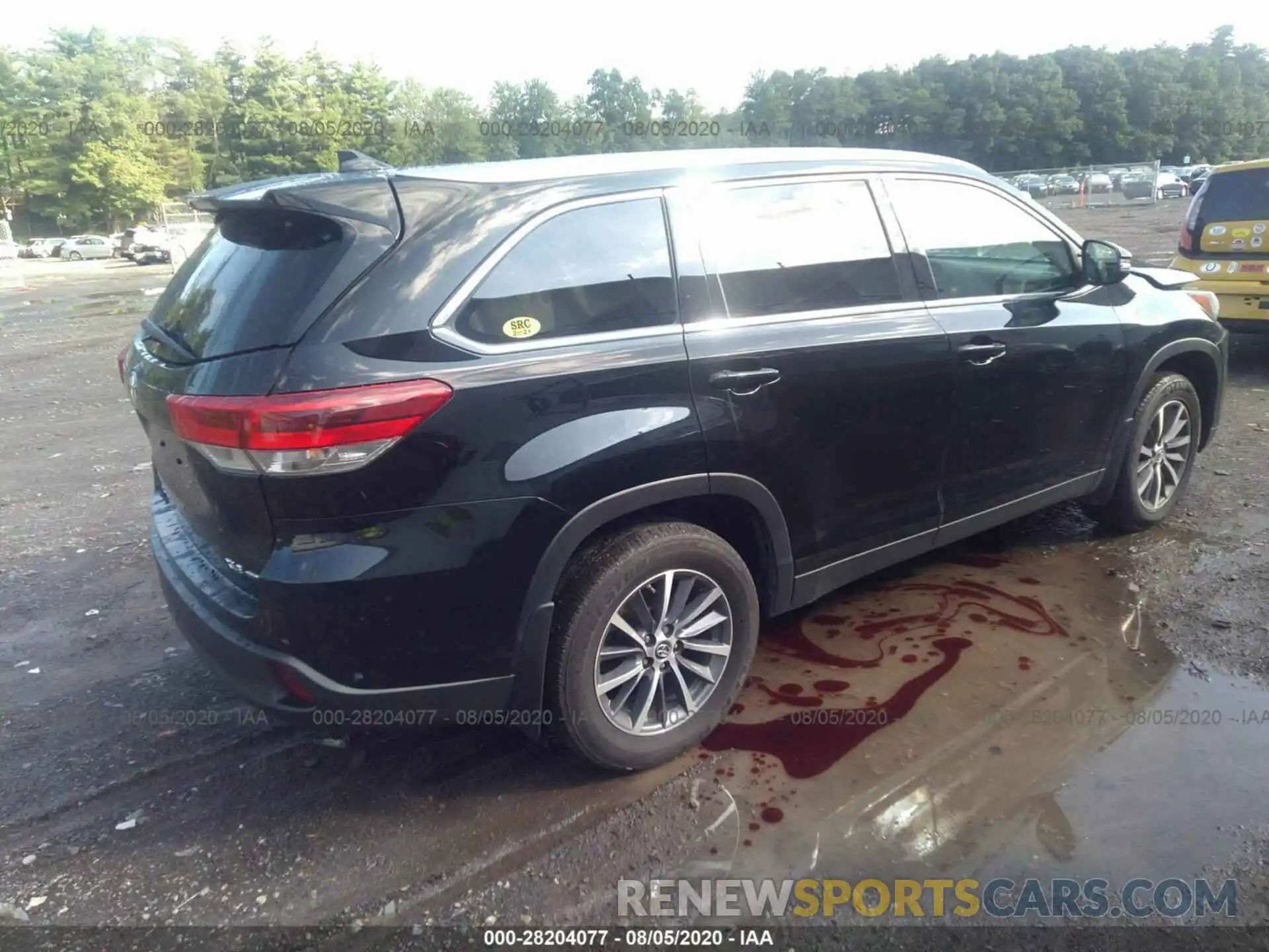 4 Photograph of a damaged car 5TDJZRFH4KS570322 TOYOTA HIGHLANDER 2019