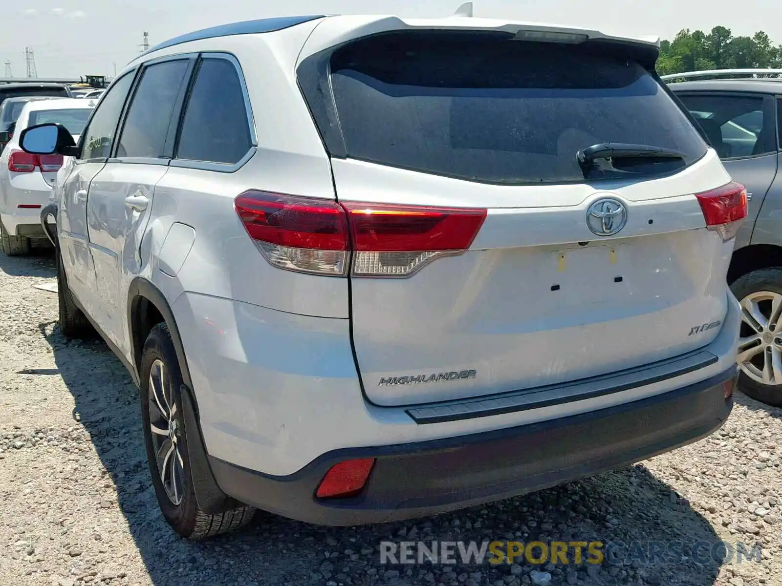 3 Photograph of a damaged car 5TDJZRFH4KS571129 TOYOTA HIGHLANDER 2019