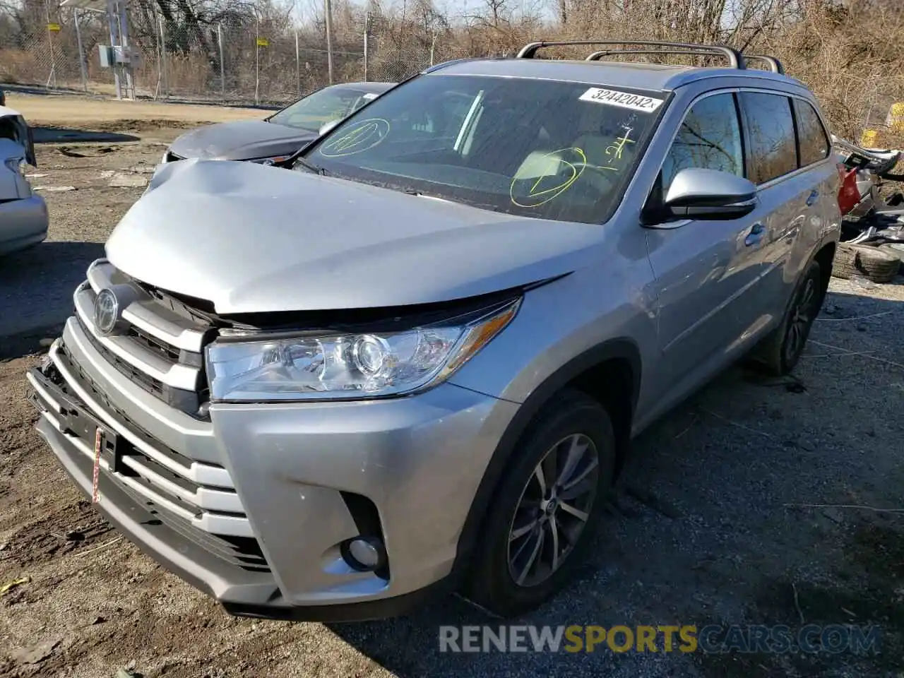 2 Photograph of a damaged car 5TDJZRFH4KS576072 TOYOTA HIGHLANDER 2019