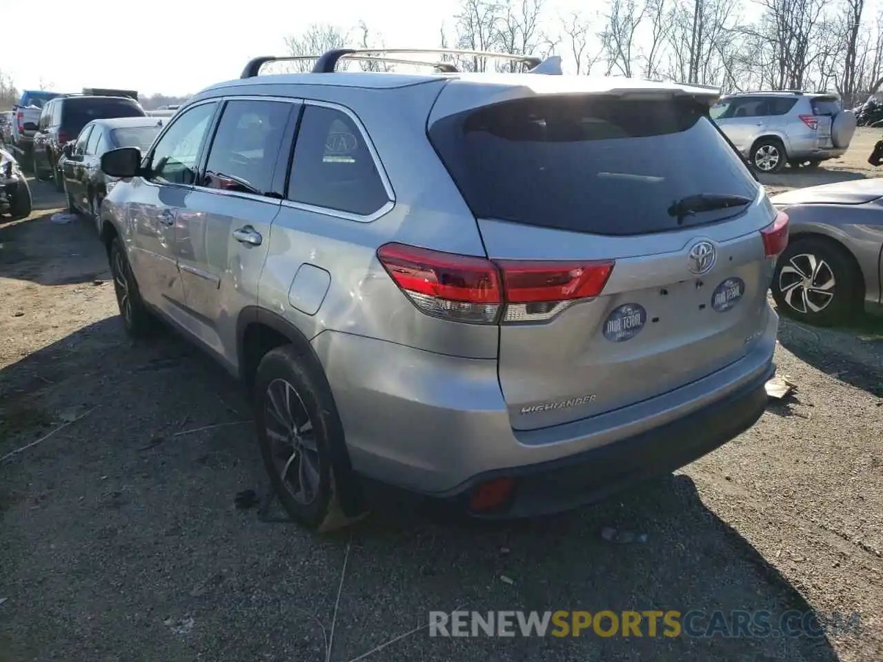 3 Photograph of a damaged car 5TDJZRFH4KS576072 TOYOTA HIGHLANDER 2019