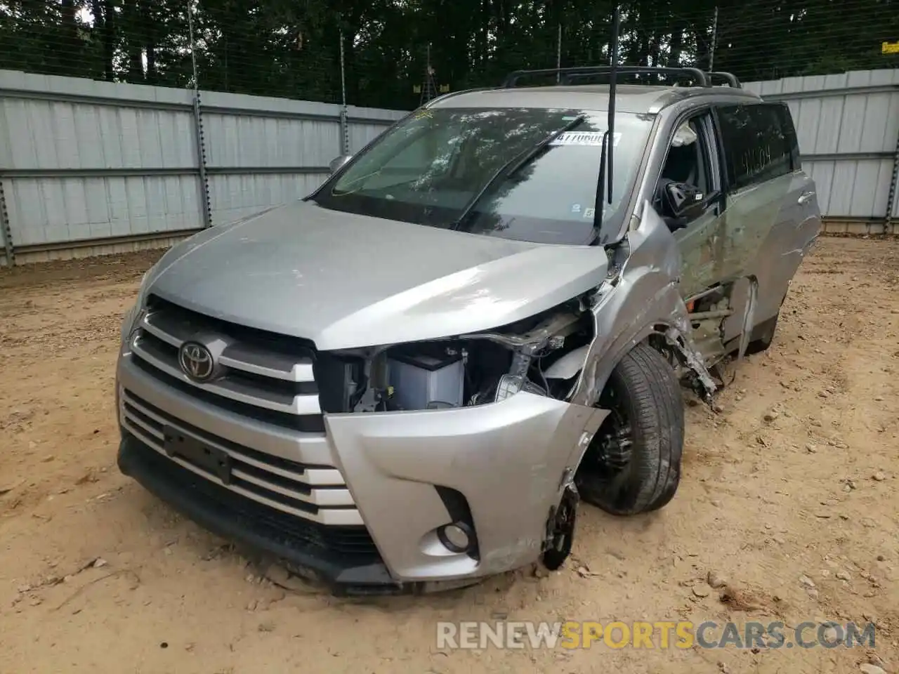 2 Photograph of a damaged car 5TDJZRFH4KS577299 TOYOTA HIGHLANDER 2019