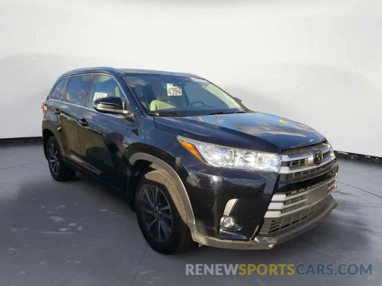 1 Photograph of a damaged car 5TDJZRFH4KS577884 TOYOTA HIGHLANDER 2019