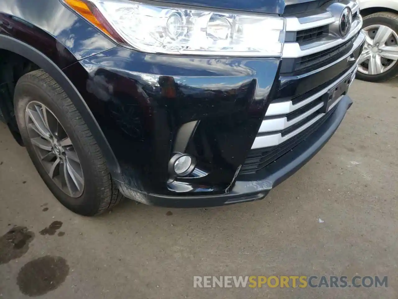 9 Photograph of a damaged car 5TDJZRFH4KS577884 TOYOTA HIGHLANDER 2019