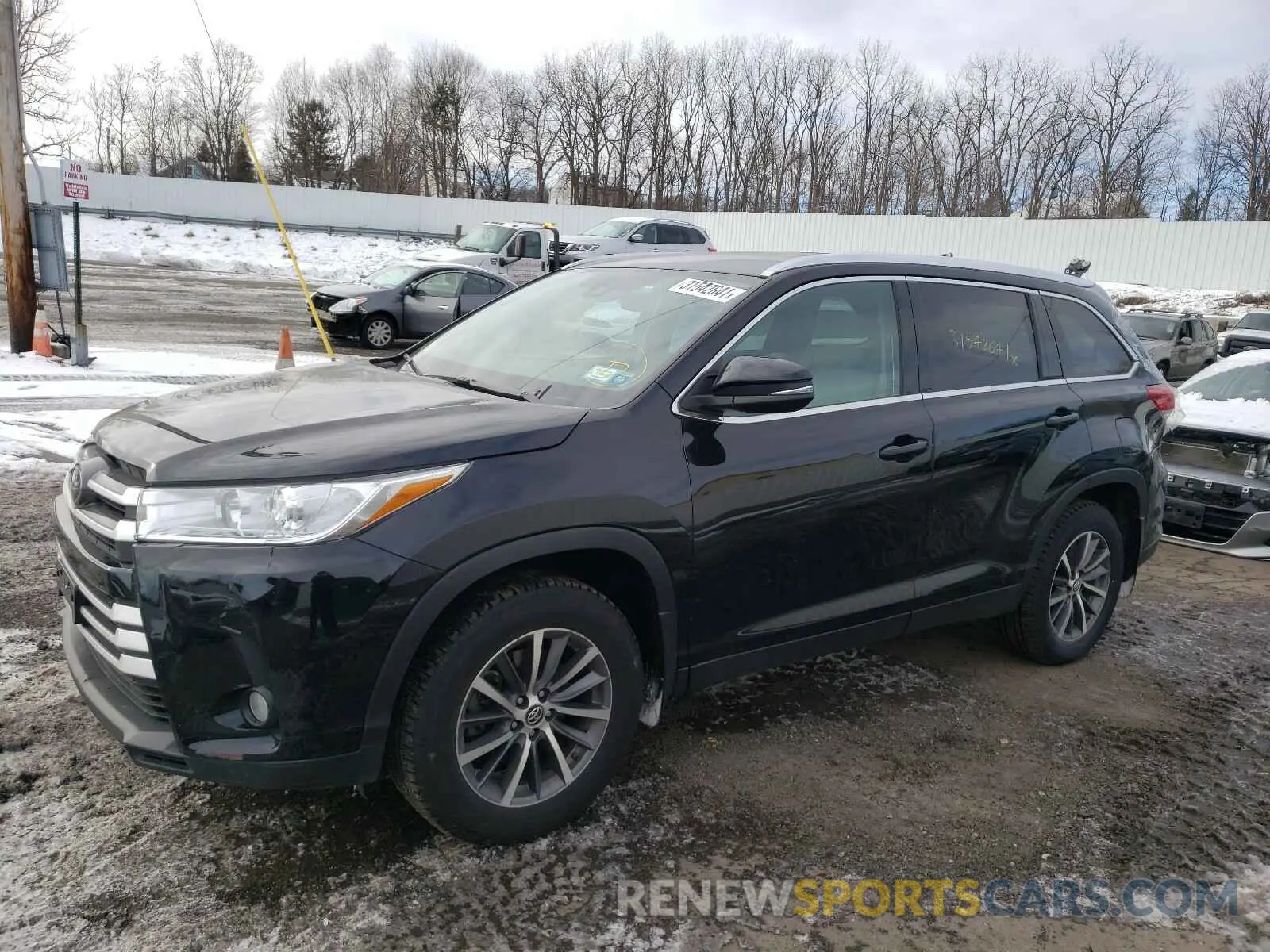 2 Photograph of a damaged car 5TDJZRFH4KS579750 TOYOTA HIGHLANDER 2019