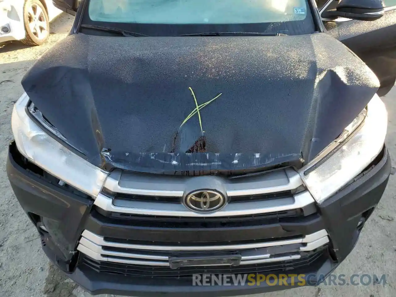 7 Photograph of a damaged car 5TDJZRFH4KS582311 TOYOTA HIGHLANDER 2019