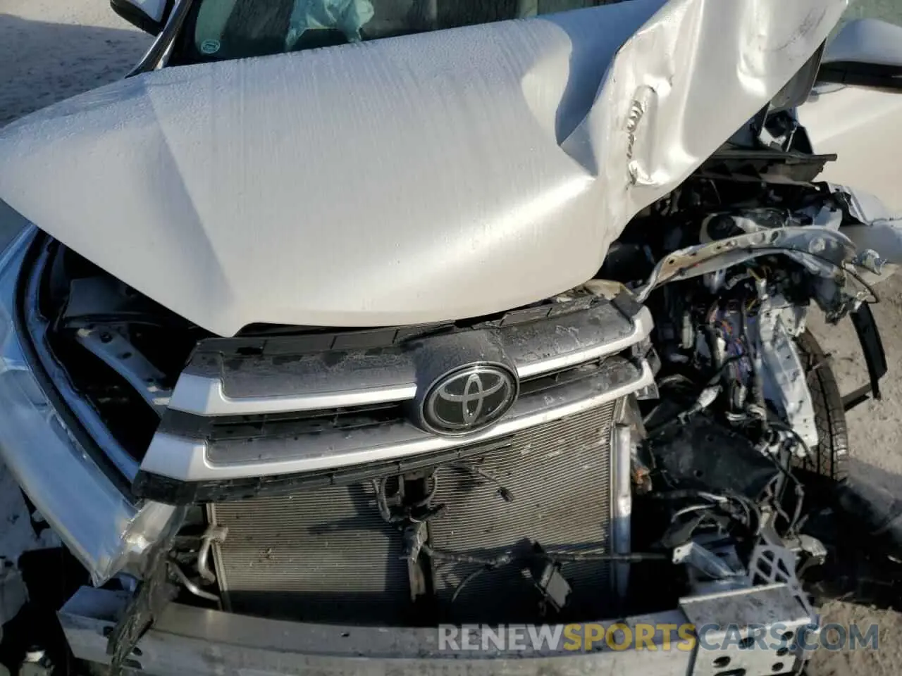 14 Photograph of a damaged car 5TDJZRFH4KS587170 TOYOTA HIGHLANDER 2019