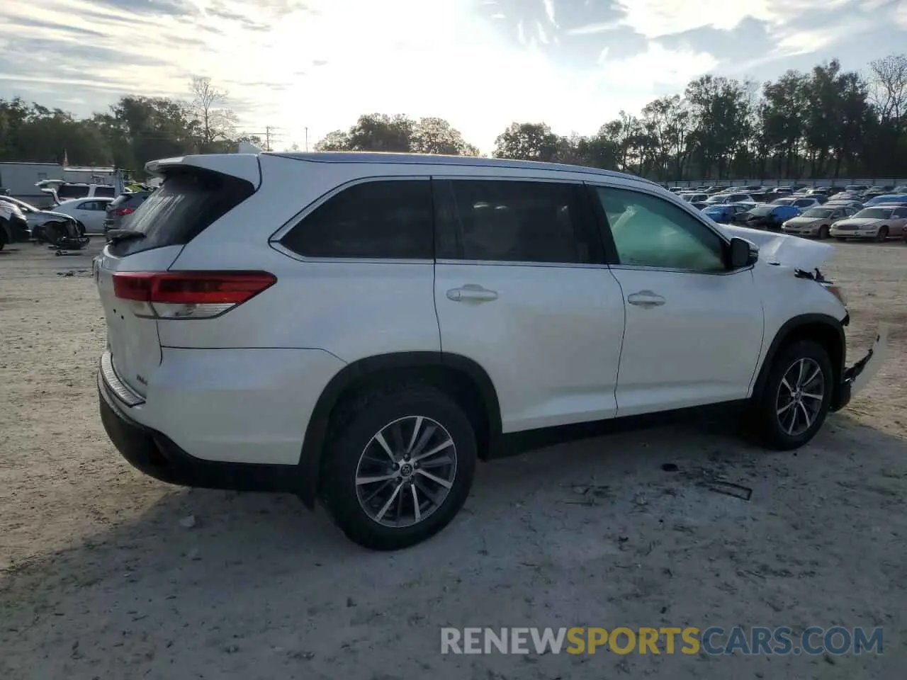 3 Photograph of a damaged car 5TDJZRFH4KS587170 TOYOTA HIGHLANDER 2019